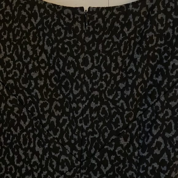 Ann Taylor Gray and Black leopard dress 👗 - Picture 4 of 4